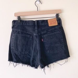 ✨Levi’s 501° high waisted denim shorts✨